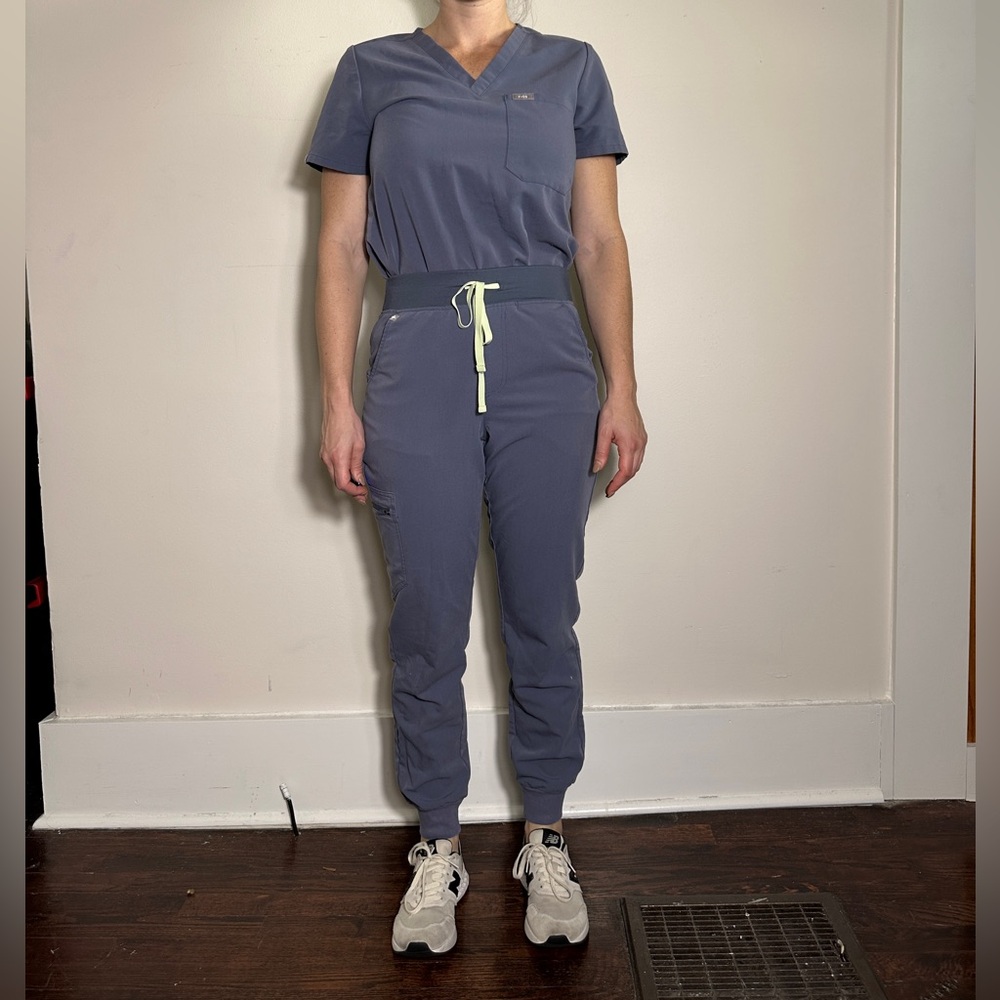 Figs Technical Collection Purple Scrub Top and Jogger Bottoms Size Small